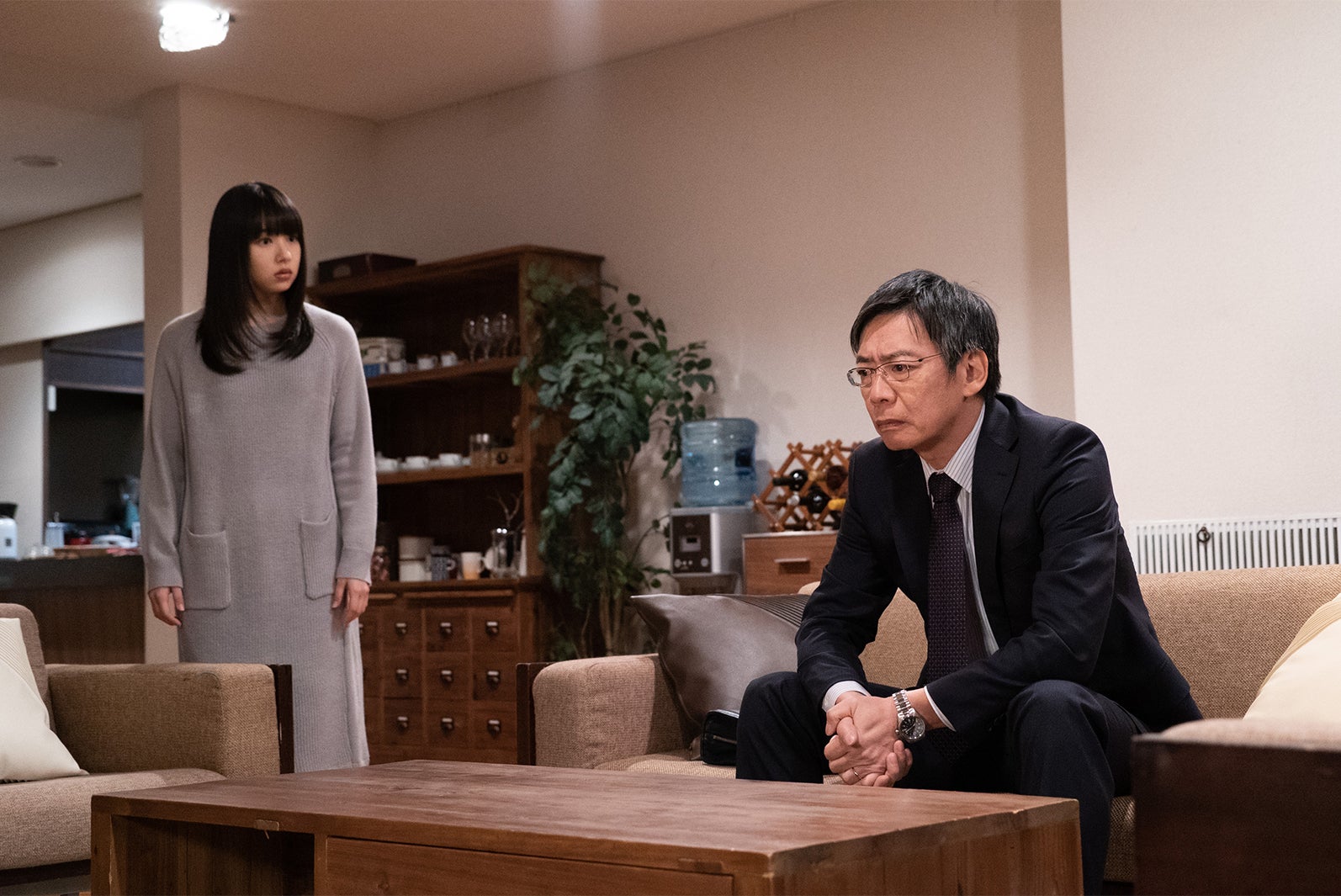 桜井日奈子、生瀬勝久／「僕の初恋をキミに捧ぐ」第4話より（C）テレビ朝日