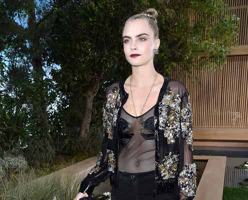 カーラ・デルヴィーニュ「シャネル」はカジュアルに!コレクションでオーラ放つ