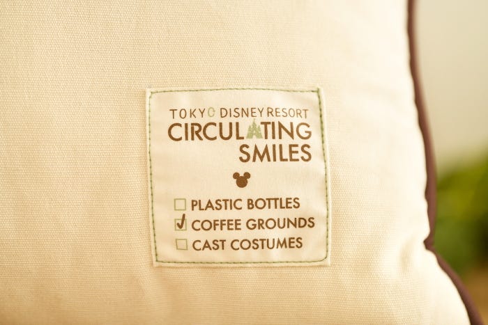 クッション6,500円(C)Disney