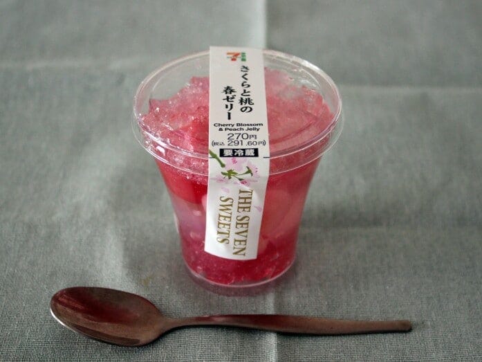 とにかく見た目が華やか!「さくらと桃の春ゼリー」