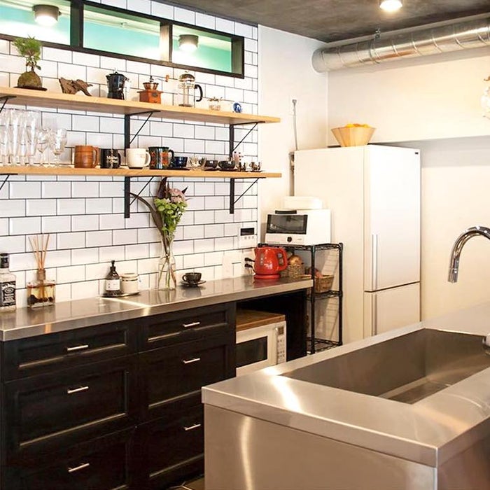 黒いキッチンのインテリア実例集 モダンやナチュラルなどのテイスト別にご紹介 モデルプレス