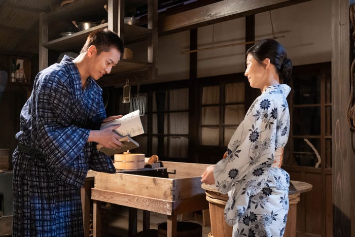 三山凌輝、伊藤沙莉「虎に翼」第42話(C)NHK