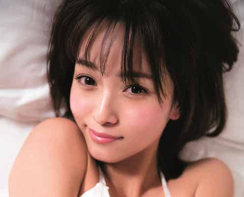 “美人すぎる看護師”三田寺円、白衣に包まれた圧倒的なスタイル