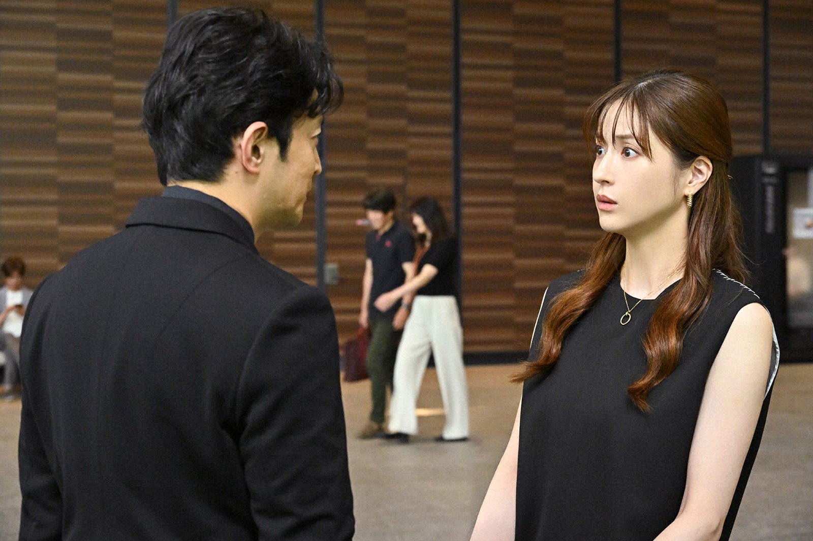 津田健次郎、松本若菜「西園寺さんは家事をしない」第3話より（C）TBS