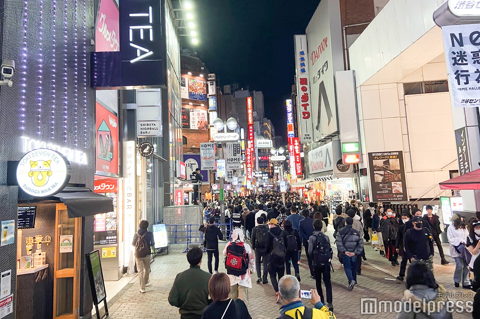 仮装は極わずか （C）モデルプレス