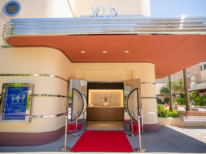 新しくオープンした「VIP ラウンジ」の入口　画像提供：ユニバーサル・スタジオ・ジャパン