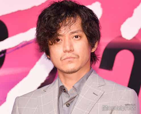 小栗旬「全力でかっこつけたらかっこいい」と自画自賛 大先輩を従えた菅田将暉が恐縮「金剛力士像みたい」<キャラクター>