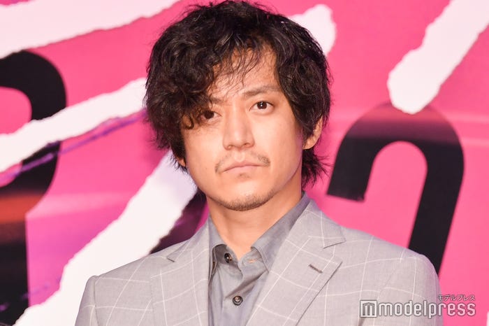 小栗旬(C)モデルプレス