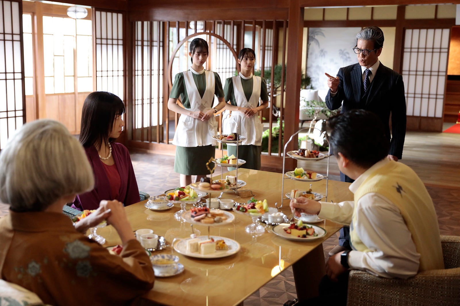 MEGUMI、唐沢寿明「プライベートバンカー」第2話（C）テレビ朝日