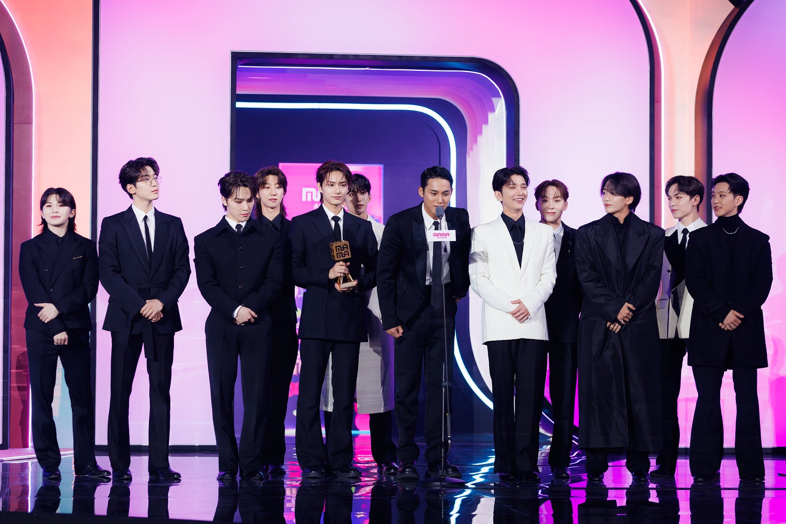 SEVENTEEN（C）CJ ENM Co., Ltd, All Rights Reserved