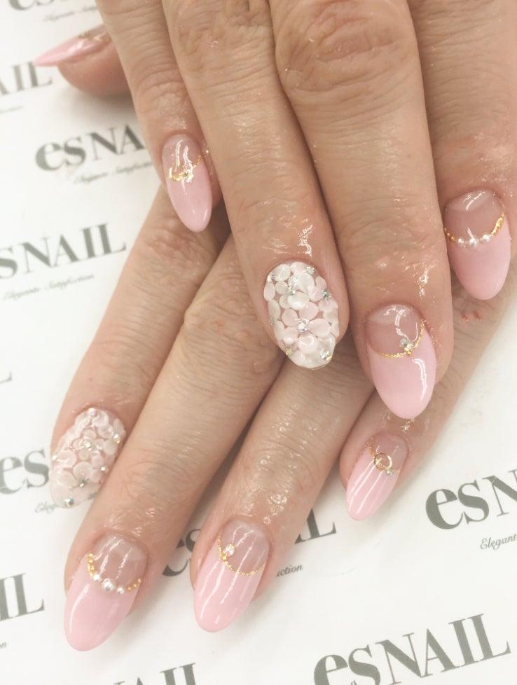 小花が可愛い／画像提供：esNAIL