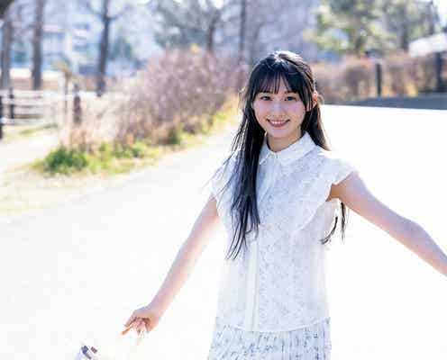 乃木坂46川崎桜、タンクトップで素肌輝く “サクラ満開”のグラビアに<独占カットあり>