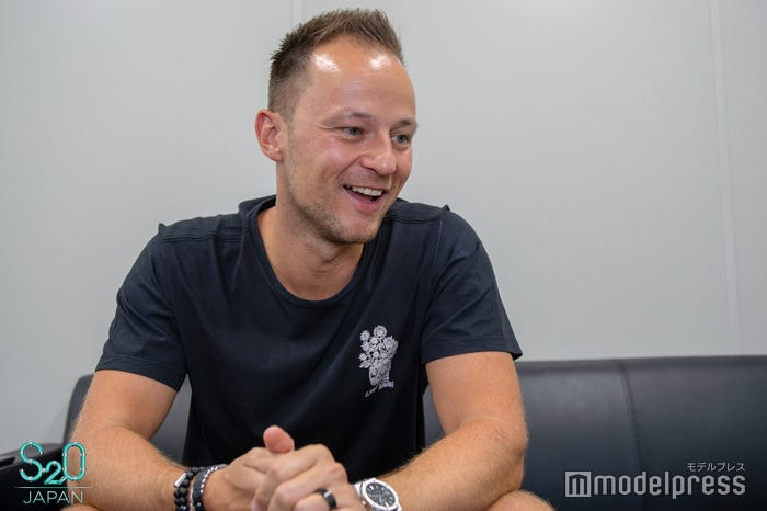 YVES V(C)モデルプレス