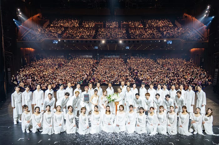 「Endless SHOCK」エターナル編公演千穐楽の様子(提供写真)