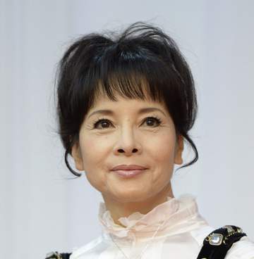 75歳・由美かおる、ピンクスーツで変わらぬスタイル披露 スラリと伸びた足も圧巻、タカトシもため息「素敵なお召し物」