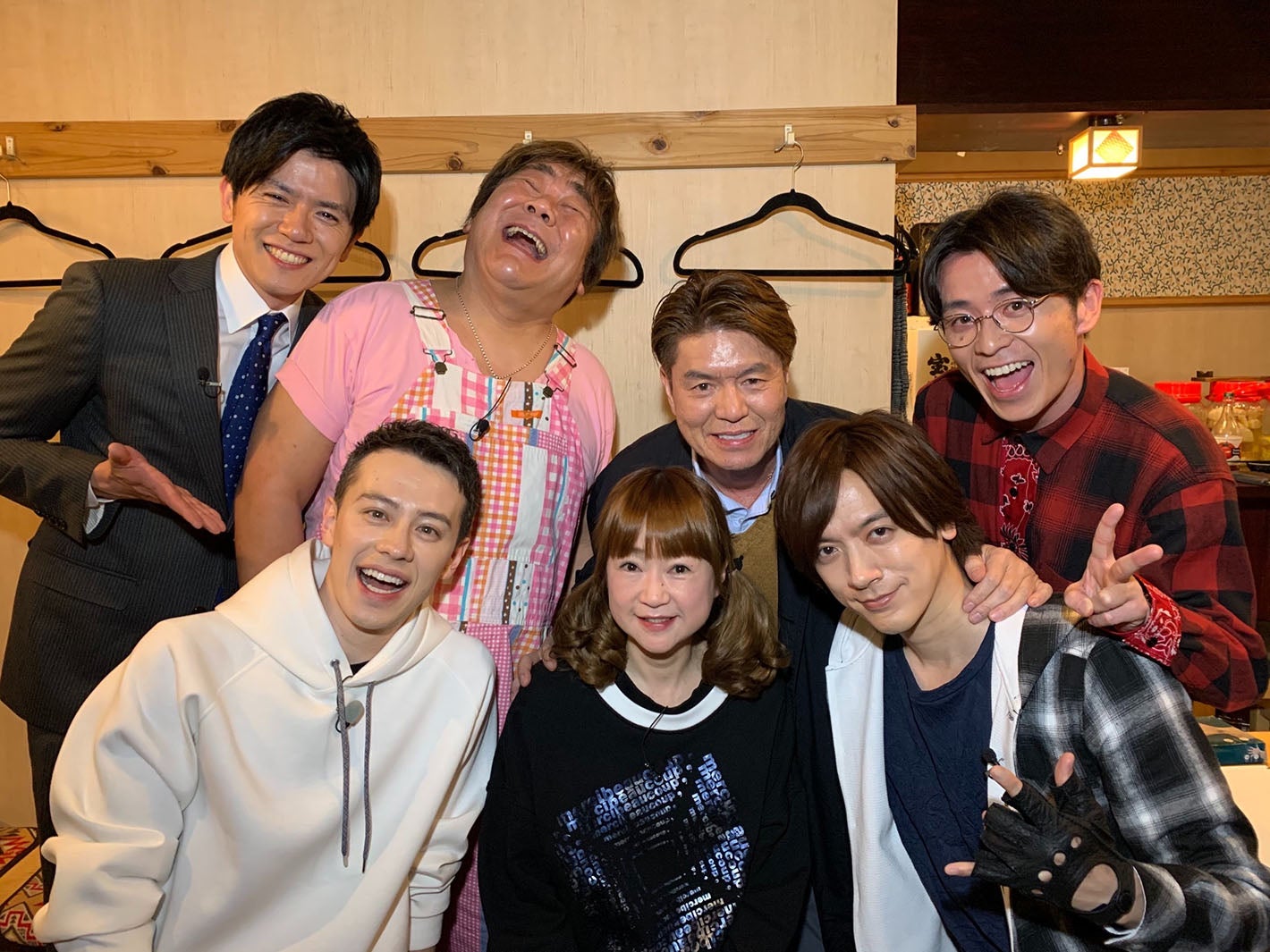 （後列左から）青木源太、石塚英彦、ヒロミ、藤森慎吾（前列左から）ウエンツ瑛士、山瀬まみ、DAIGO（C）日本テレビ