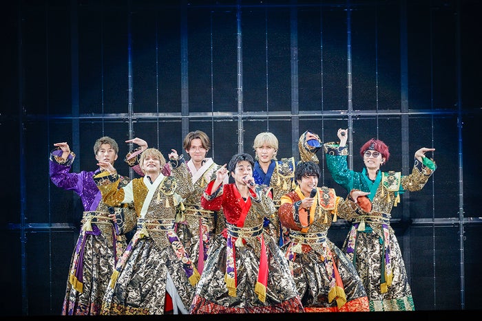 WEST.、10周年ドーム公演でサプライズ演出も 重岡大毅「誰1人欠けずやってきたぞ」【AWARD／ライブレポート】