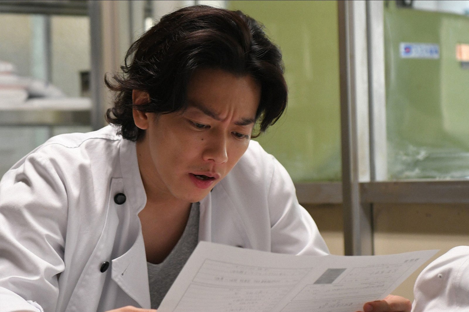 佐藤健／「義母と娘のブルース」第6話より（C）TBS