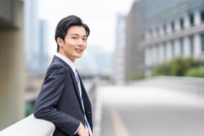 出世しやすい男性は、自分と他人に素直な努力家