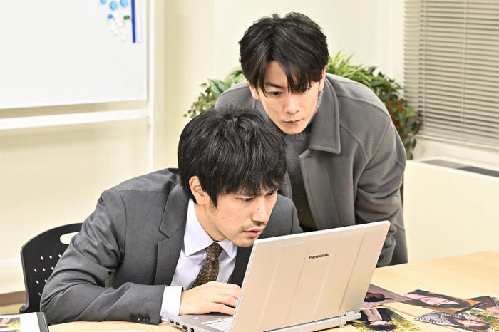 松山ケンイチ、佐藤健/ 「100万回 言えばよかった」第6話より(C)TBS