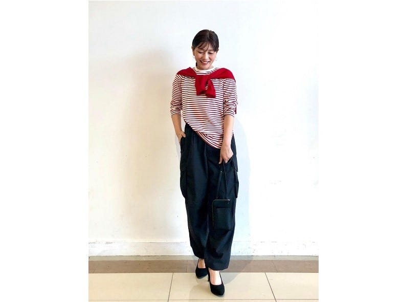 肌触りのいいカットソーはこの時期重宝するアイテム　出典：StyleHint