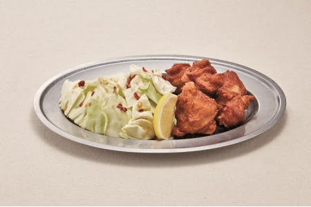久原醤油のキャベツのうまたれとはかた地どりのから揚げ　980円（提供写真）