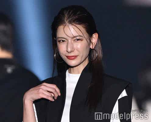 スザンヌ、地元・熊本で約10年ぶり「TGC」ランウェイ 赤リップ姿でモードなオーラ【TGC熊本2025】