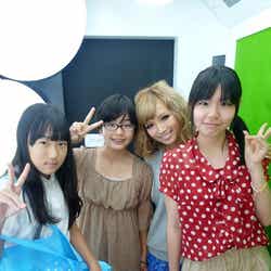 鎌田安里紗(左から3番目)