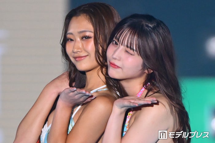 「日プ女子」秋山愛＆Root mimi黒嵜菜々子、水着姿でランウェイ降臨「スタイル良すぎ」「最強コンビ」と反響続々【関コレ2026A/W】