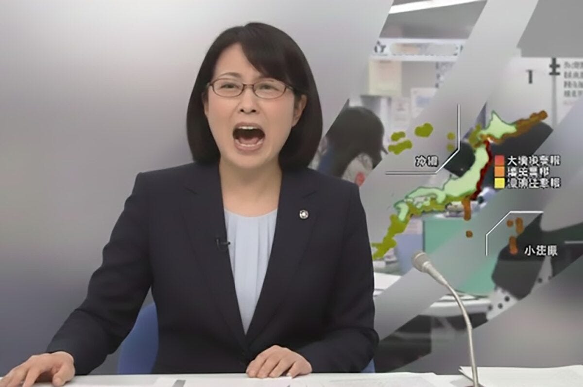 津波ニュースで叫ぶアナウンサー
