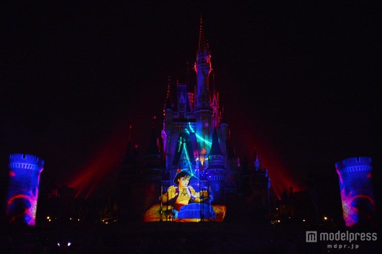 TDL初のプロジェクションマッピング「ワンス・アポン・ア・タイム」／アラジン