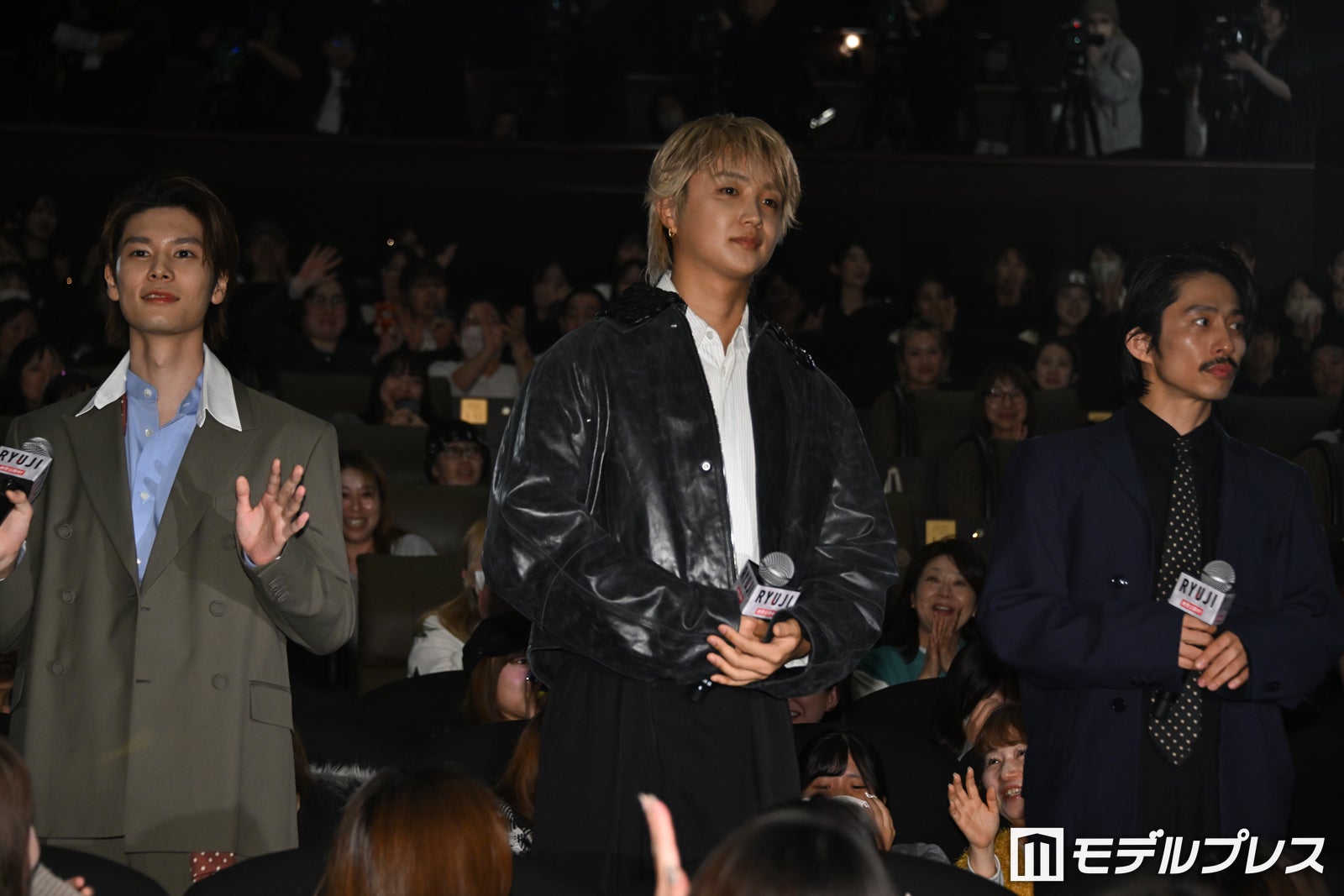 柳楽優弥・川栄李奈・萩原利久ら豪華キャスト＆監督、客席からサプライズ登場 歓声鳴り止まず【RYUJI 竜二】