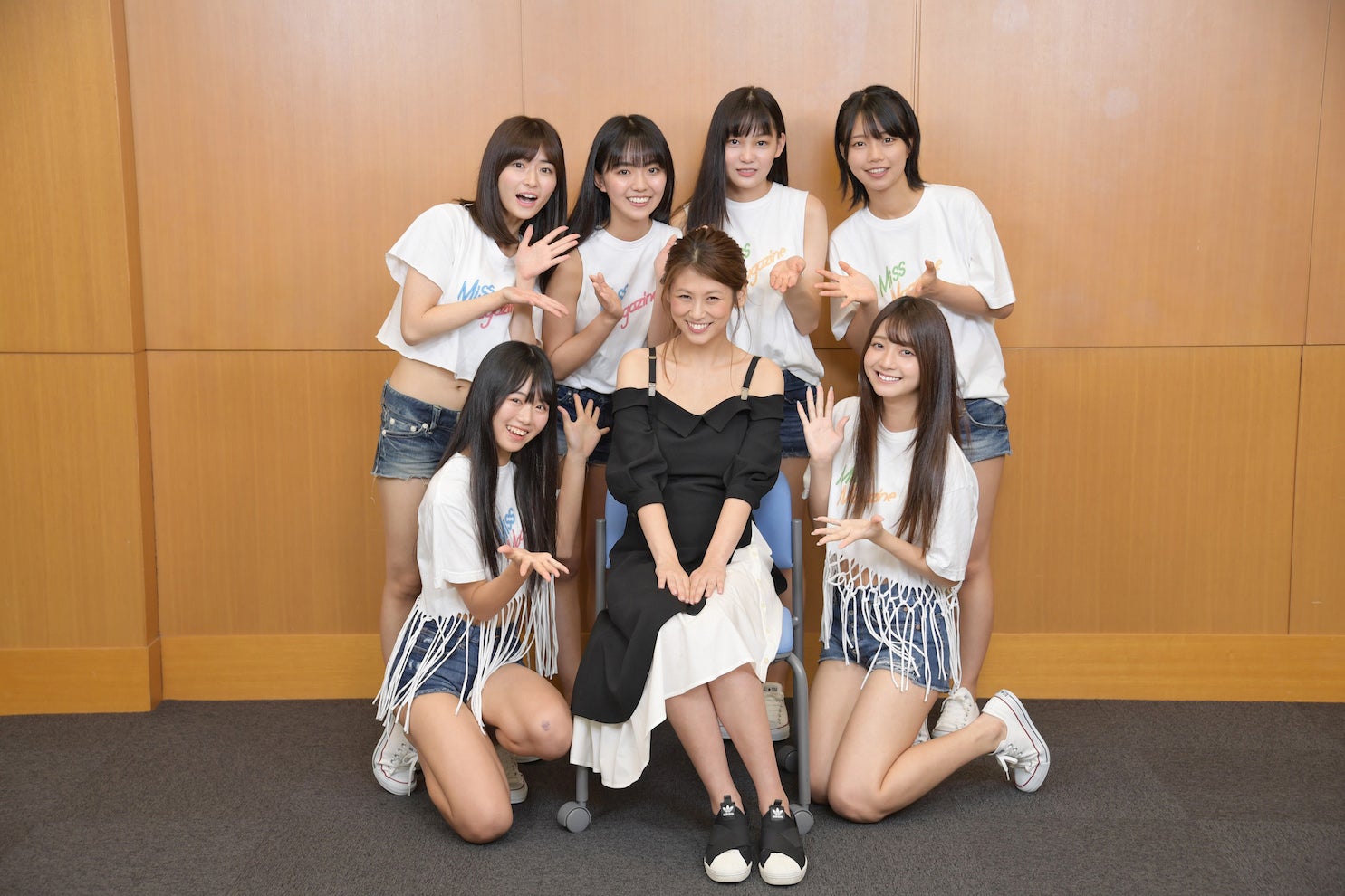 （前列左から）ぴーぴる、小阪有花、山口はのん（後列左から）桜田茉央、豊田ルナ、吉澤遥奈、夏目綾、 （C）渡辺充俊／ミスマガTV