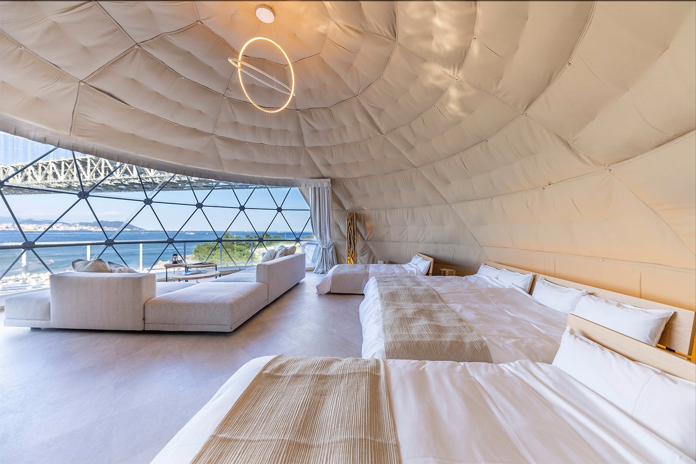 AWAJI GLAMPING BEACH VILLA SAZANAMI／画像提供：ブッキングリゾート