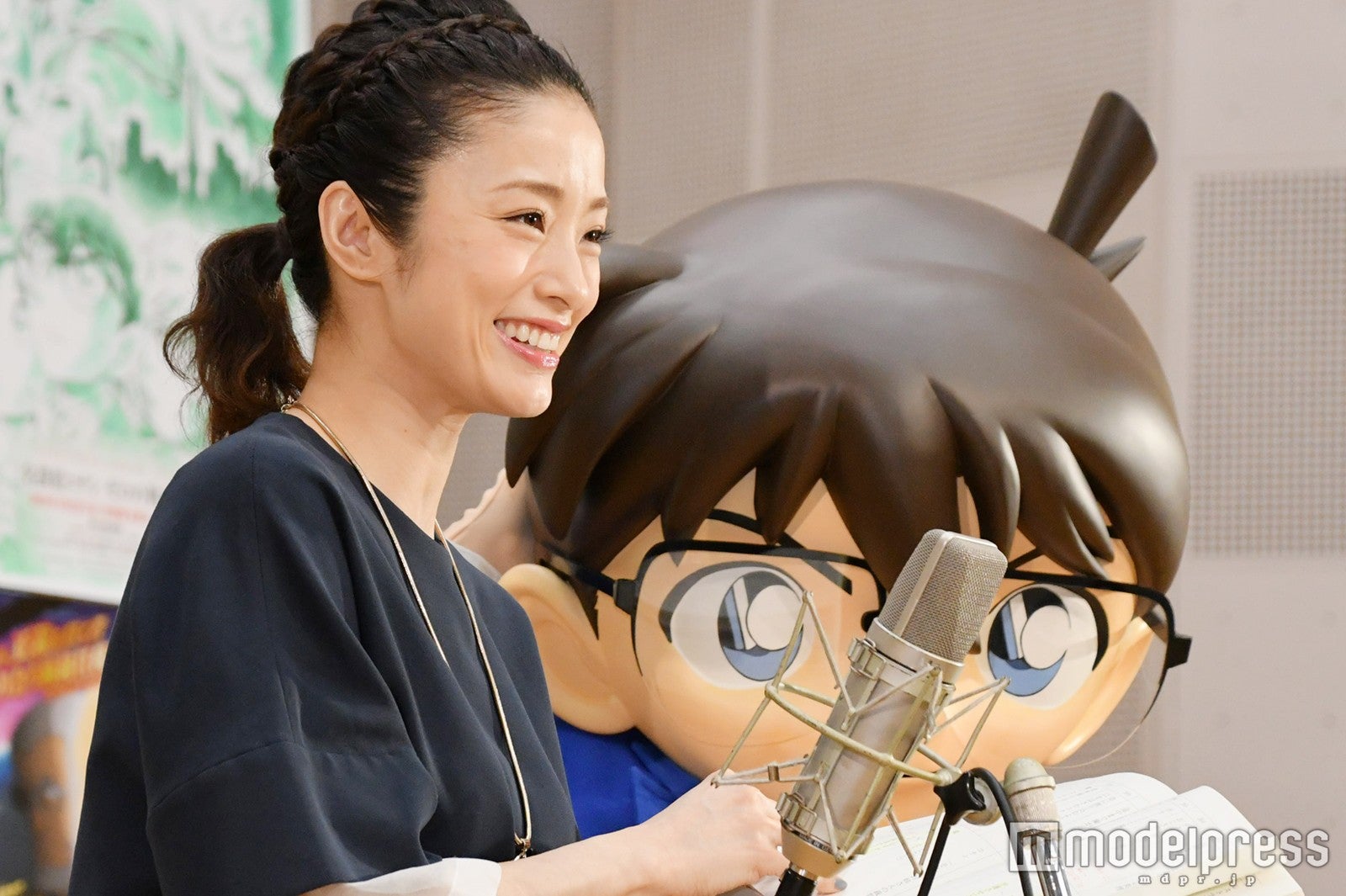 上戸彩の公開アフレコを見守る江戸川コナン （C）モデルプレス