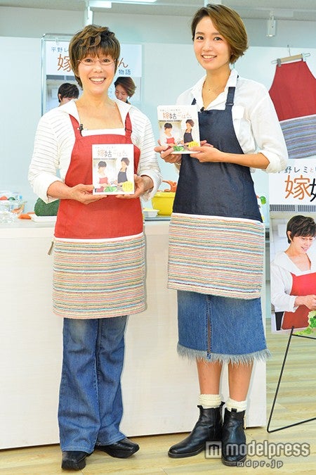 （左から）平野レミ、和田明日香