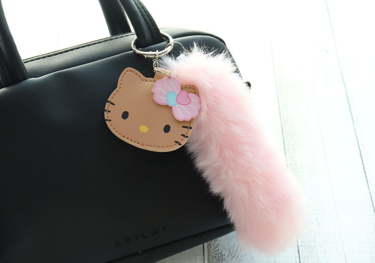 ハローキティふわふわファーチャームピンク