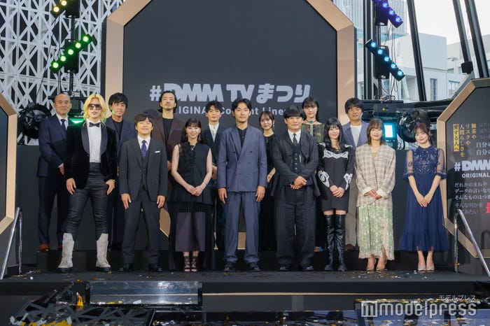 (前列左から)ROLAND、バカリズム、西野七瀬、松田龍平、劇団ひとり、真木よう子、門脇麦、森香澄(後列左から)関和亮監督、山岸聖太監督、金子ノブアキ、青木柚、伊礼姫奈、服部樹咲、橋本和明氏(C)モデルプレス