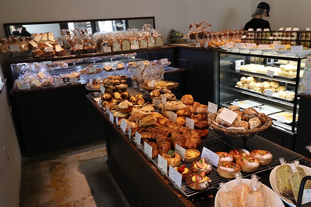 所狭しと並べられているたくさんのパン