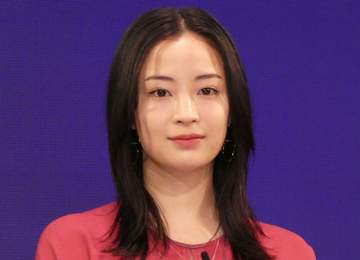 広瀬すず「やっぱりラフが好き」ルイ・ヴィトンのTシャツにデニム、初夏の装いに「銀河系最強可愛い」「可愛すぎて滅」「美しすぎる」