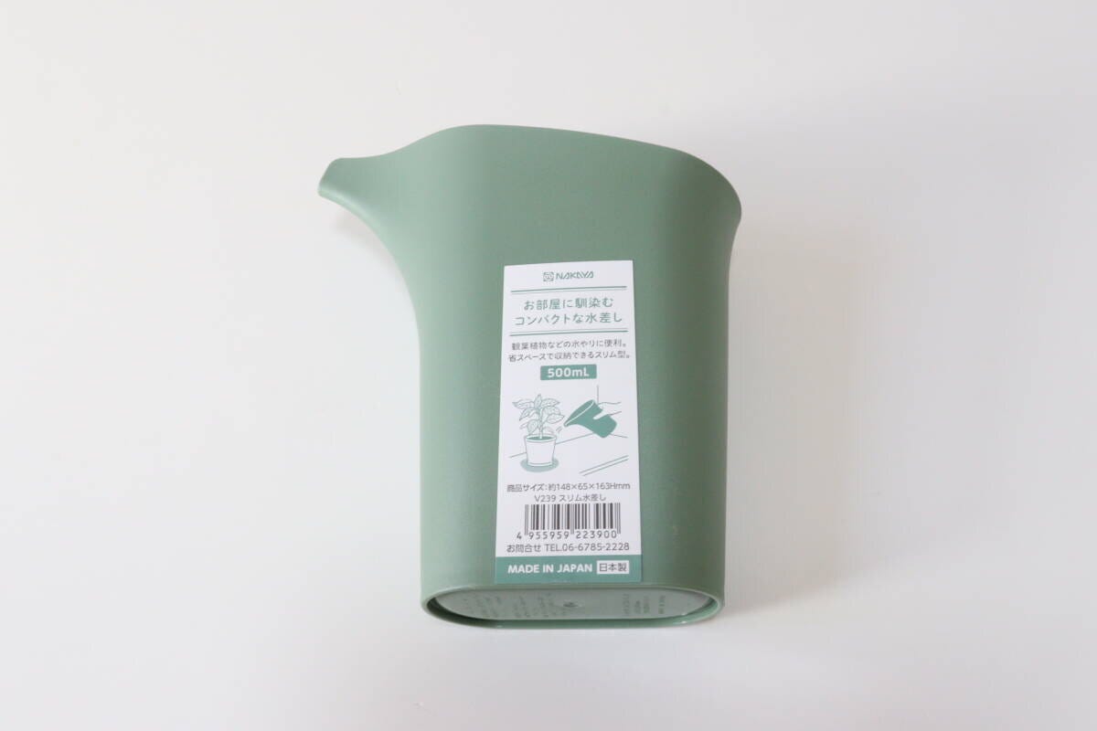 ダイソーのスリム水差し