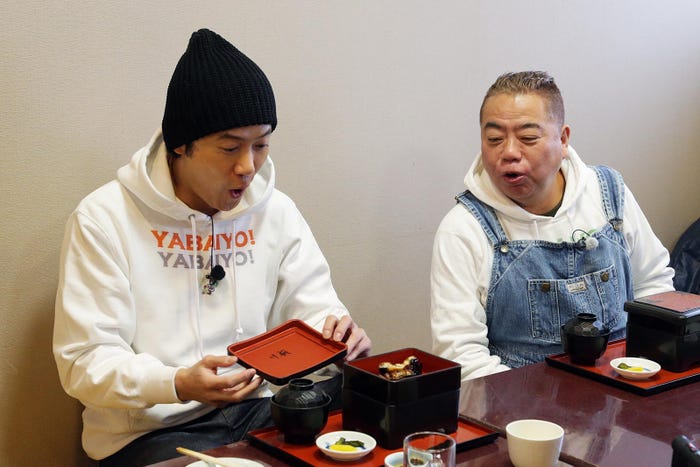 稲垣吾郎、出川哲朗(C)テレビ東京