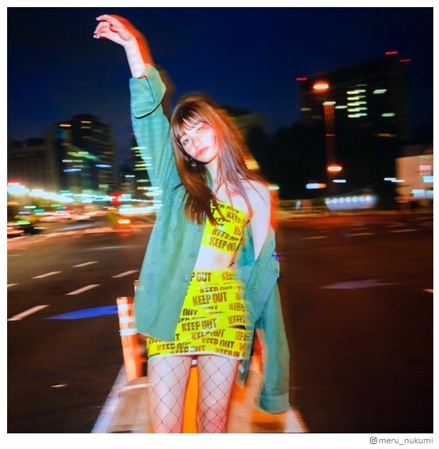 “名古屋一可愛い”JKモデル・生見愛瑠（めるる）、SEXYハロウィンコスでほっそりくびれ＆美脚披露