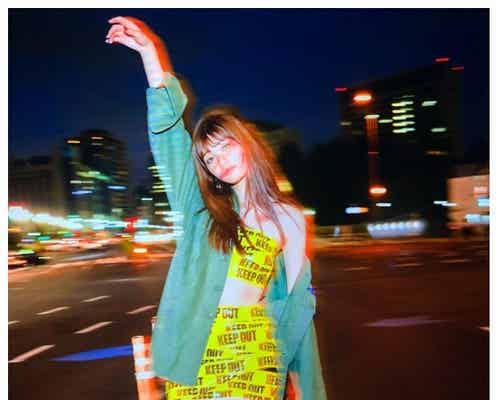 “名古屋一可愛い”JKモデル・生見愛瑠(めるる)、SEXYハロウィンコスでほっそりくびれ&美脚披露