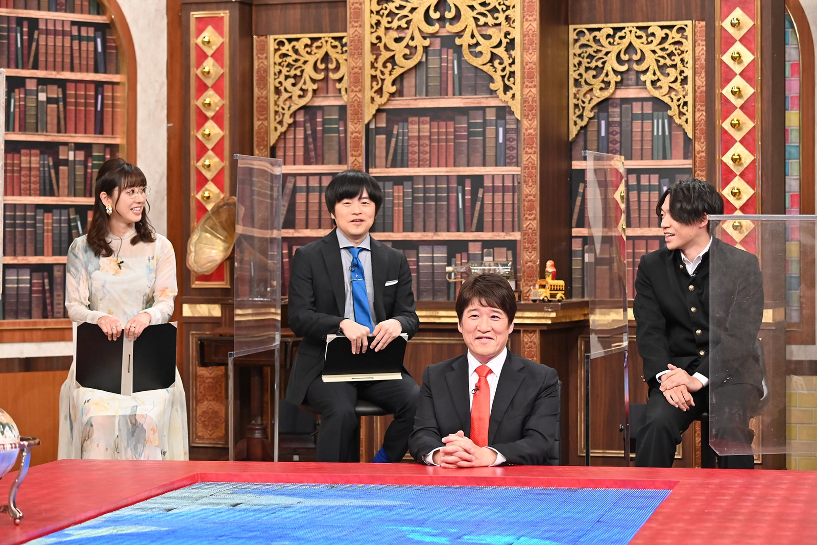 （左から）斎藤ちはる、バカリズム、林修、伊沢拓司 （C）テレビ朝日