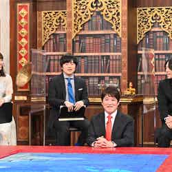 （左から）斎藤ちはる、バカリズム、林修、伊沢拓司 （C）テレビ朝日