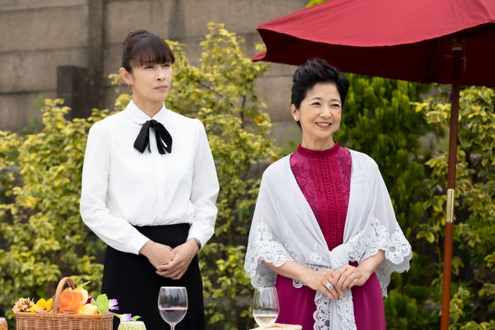 水野美紀、宮崎美子(C)読売テレビ