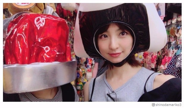 おにぎり姿の篠田麻里子が可愛すぎる 隣は誰…？