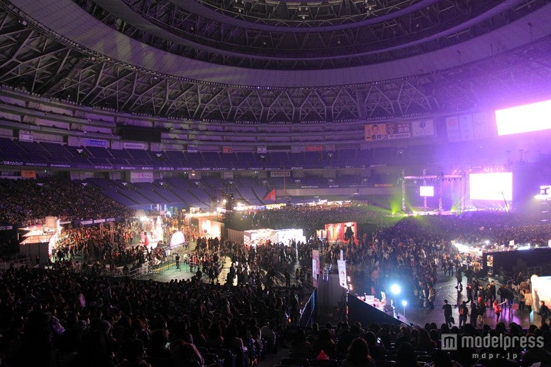 多くの人で賑わう「関西コレクション 2013spring＆summer」会場風景