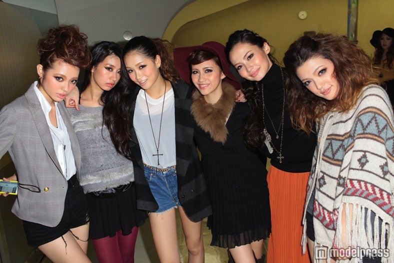 「KATY」モデル（左から）中村瑠璃奈、水上桃華、谷川りさこ、小森未彩、泉水セーラ、永井麻央